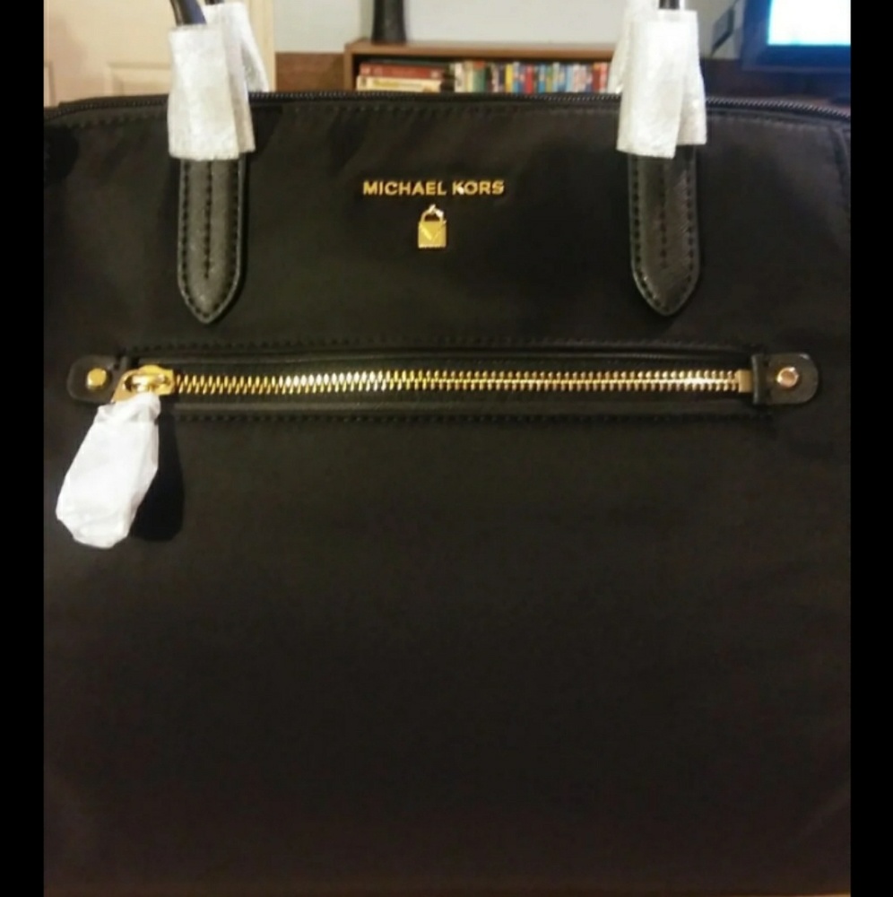 👜Micheal Kors Nylon Kelsey